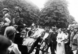 König Wilhelm II. in einer Kutsche in Bebenhausen