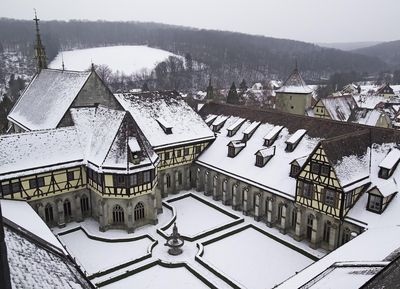 Kreuzgarten von Kloster Bebenhausen im Winter