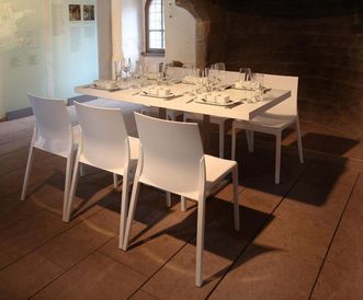 Tafel im Kloster