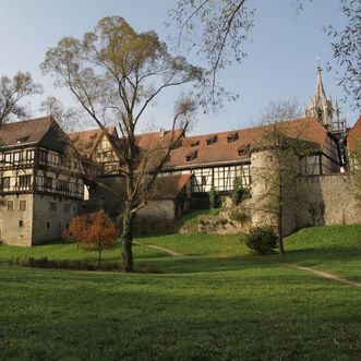 Kloster und Schloss Bebenhausen, Außenansicht vom Weiher